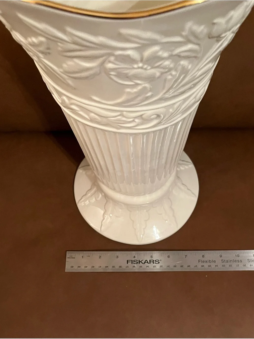 Lenox The Princeton Ivory Porcelain Tall Vase w/ 14k Gold Scalloped Rim